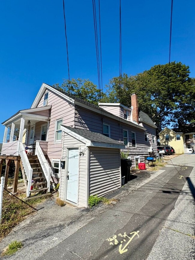 4 Fort Hill Rd in Groton, CT - Building Photo - Building Photo