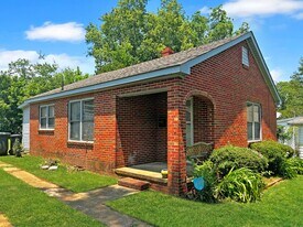 322 W Irvine Ave in Florence, AL - Building Photo