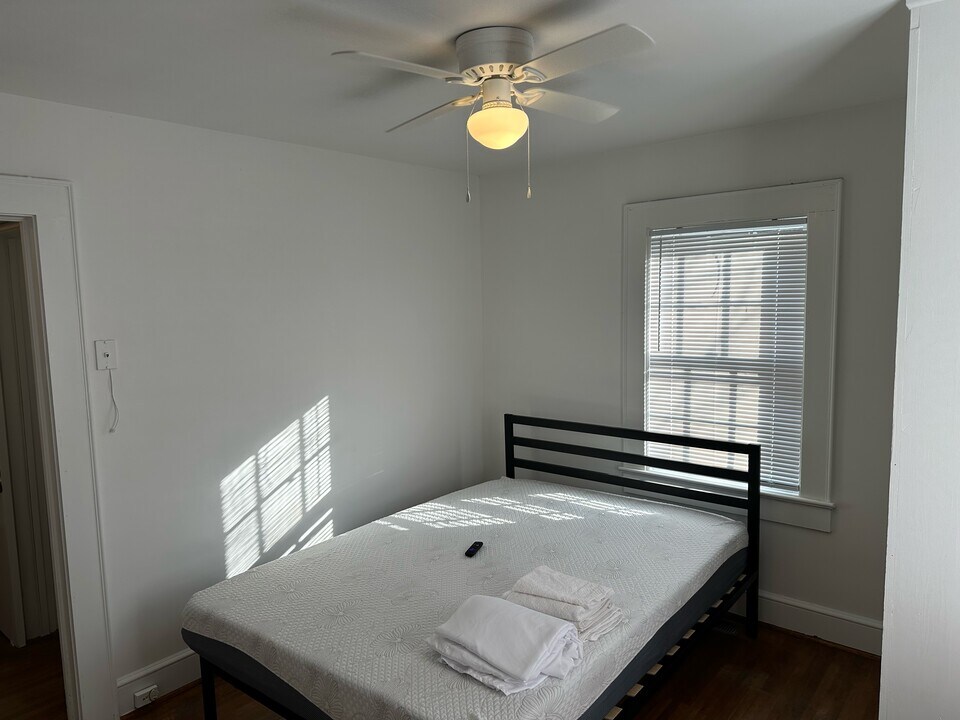 1720 Roseland St, Unit 2 in Greensboro, NC - Building Photo