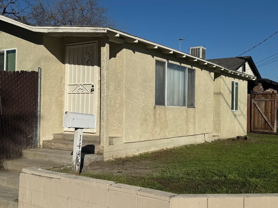 1446 Minnewawa Ave in Clovis, CA - Building Photo