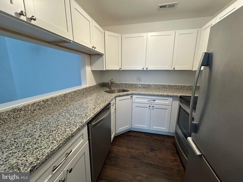 4606 Aberdeen Dr in Mount Laurel, NJ - Building Photo