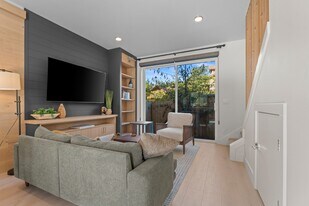 5175 SE 28th Ave in Portland, OR - Building Photo