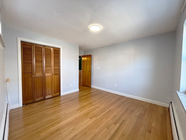 property at 7 Commonwealth Ct