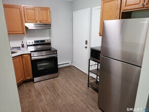 96 Wellington Dr in Farmington, CT - Building Photo - Building Photo
