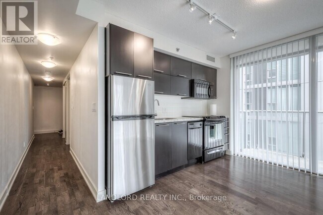 21-621 Nelson St in Toronto, ON - Building Photo - Building Photo