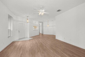 6888 SE Warwick Ln in Stuart, FL - Building Photo - Building Photo