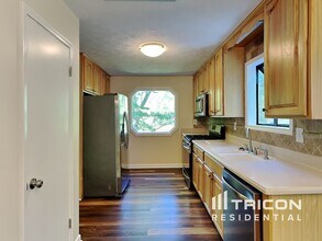 136 Bramble Oak Dr in Woodstock, GA - Building Photo - Building Photo