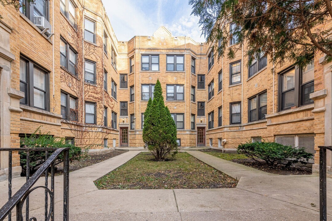 7325 N Honore St in Chicago, IL - Building Photo