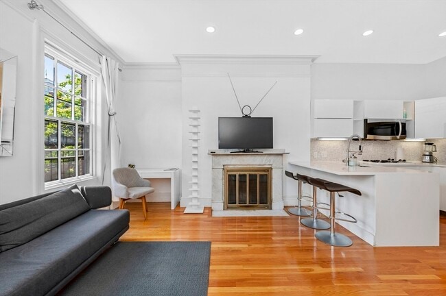 235 Beacon St in Boston, MA - Building Photo - Building Photo