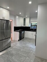 579 Hunting Lodge Dr in Miami Springs, FL - Building Photo - Building Photo