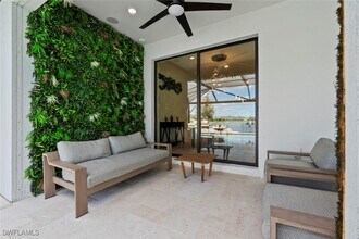 6779 Pennyroyal Dr in Naples, FL - Foto de edificio - Building Photo