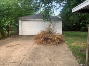 346 Gayle Dr in Sheffield Lake, OH - Building Photo - Building Photo