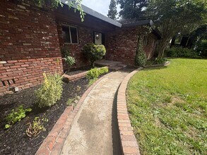 2511 Larkspur Ln in Sacramento, CA - Building Photo - Building Photo