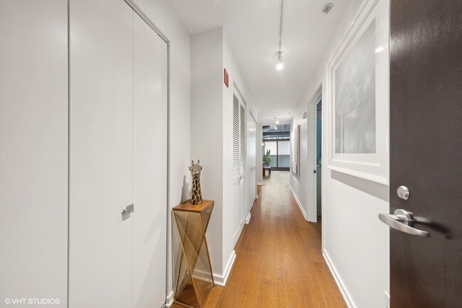 240 E Illinois St in Chicago, IL - Building Photo - Building Photo