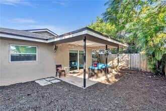 60 NW 45th Ct in Oakland Park, FL - Foto de edificio - Building Photo