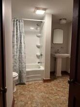 1100 N 4th St, Unit Upstairs unit in Springfield, IL - Building Photo - Building Photo