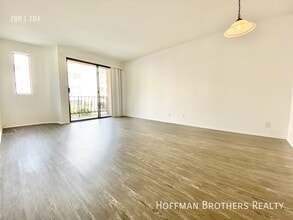 350 N Oakhurst Dr, Unit 201 in Beverly Hills, CA - Foto de edificio - Building Photo