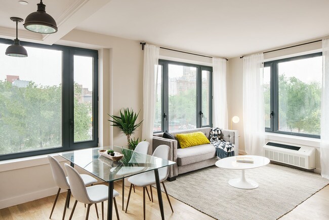 409 Eastern Pkwy in Brooklyn, NY - Building Photo - Building Photo