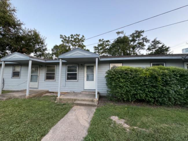 property at 204 W 5th St