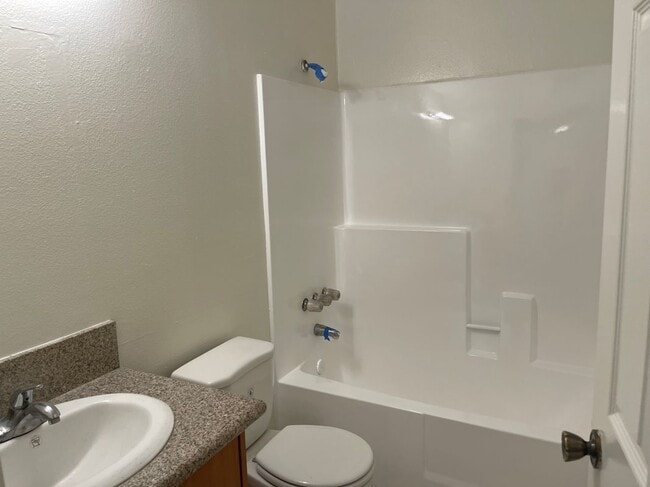 434 E Tujunga Ave in Burbank, CA - Building Photo - Building Photo