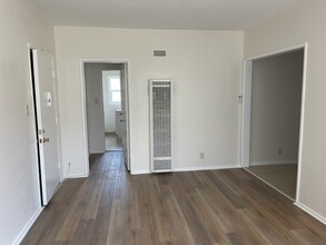 4767 San Vicente Blvd, Unit 7 in Los Angeles, CA - Building Photo - Building Photo