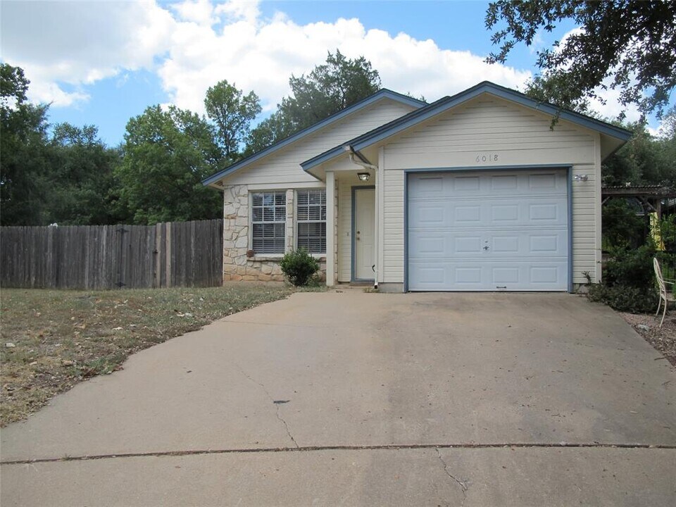 6018 Richard Carlton Blvd in Austin, TX - Building Photo