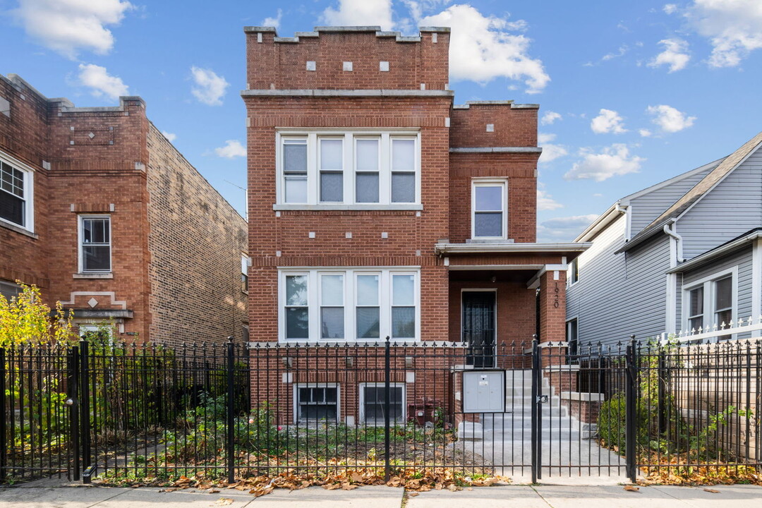 1920 N Kildare Ave in Chicago, IL - Building Photo