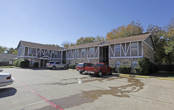 Woodford Apartments in Arlington, TX - Building Photo - Building Photo