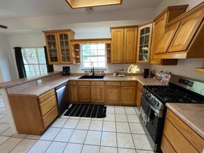 116 River Knoll in Castroville, TX - Building Photo - Building Photo