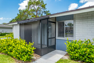 Brittany Bay Apartments in Largo, FL - Foto de edificio - Building Photo