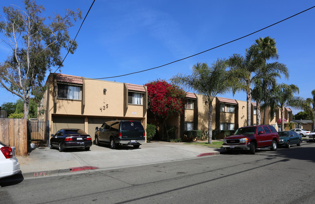 Brooks Apartments in Oceanside, CA - Foto de edificio - Building Photo