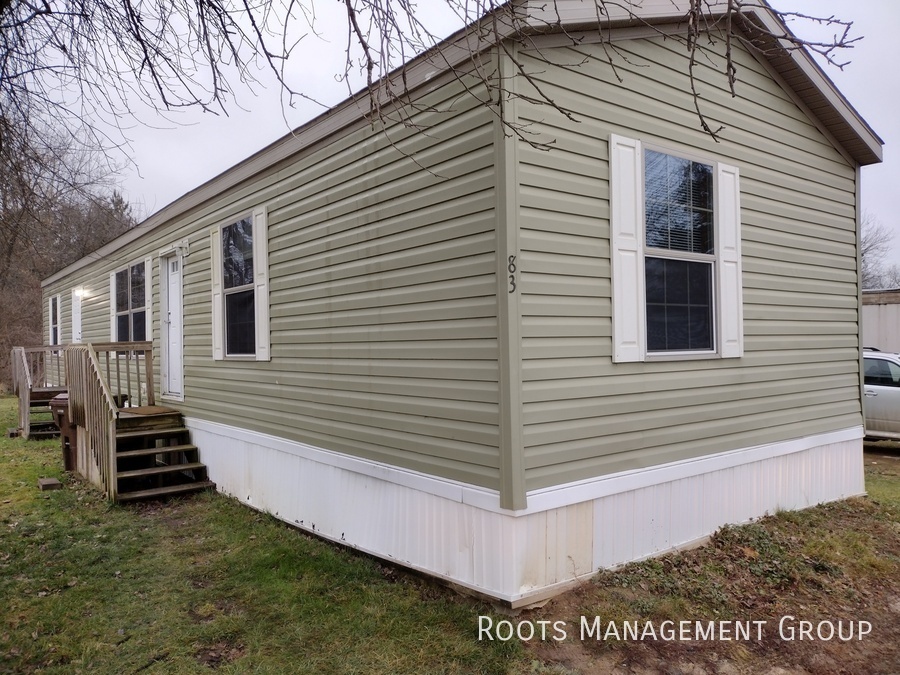 12700 Colby Lake Rd in Laingsburg, MI - Foto de edificio