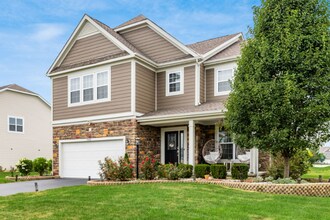 5400 Shawbury Ln in Lewis Center, OH - Building Photo - Building Photo