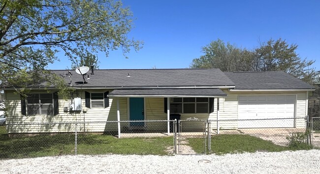 property at 824 W 1st St