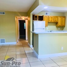 900 S Peninsula Dr in Daytona Beach, FL - Foto de edificio - Building Photo