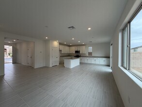 7430 Pioneer Way in Las Vegas, NV - Building Photo - Building Photo