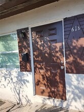 613 NW 27th Ave in Fort Lauderdale, FL - Building Photo - Building Photo