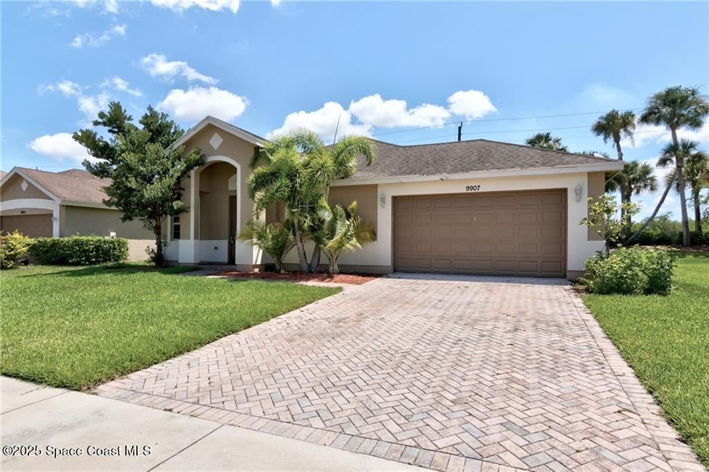 9907 E Verona Cir in Vero Beach, FL - Building Photo