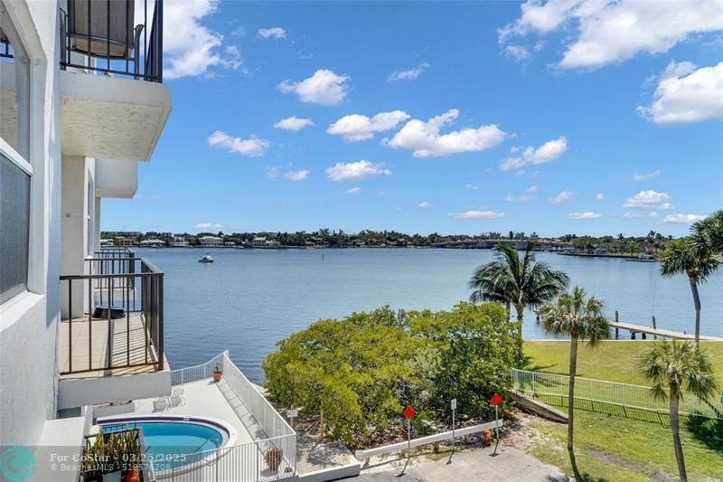 301 Croton Ave in Lantana, FL - Foto de edificio