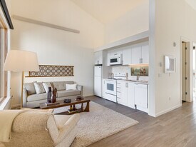 Overlook 2730 in Portland, OR - Building Photo