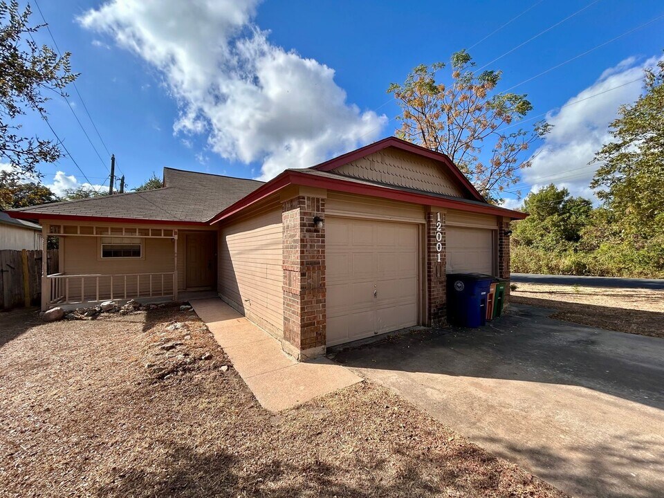 12001 Arrowwood Dr in Austin, TX - Building Photo