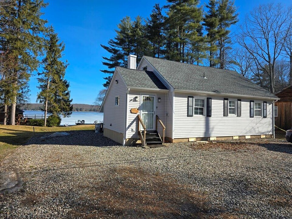 368 Yankee Lake Rd in Wurtsboro, NY - Building Photo