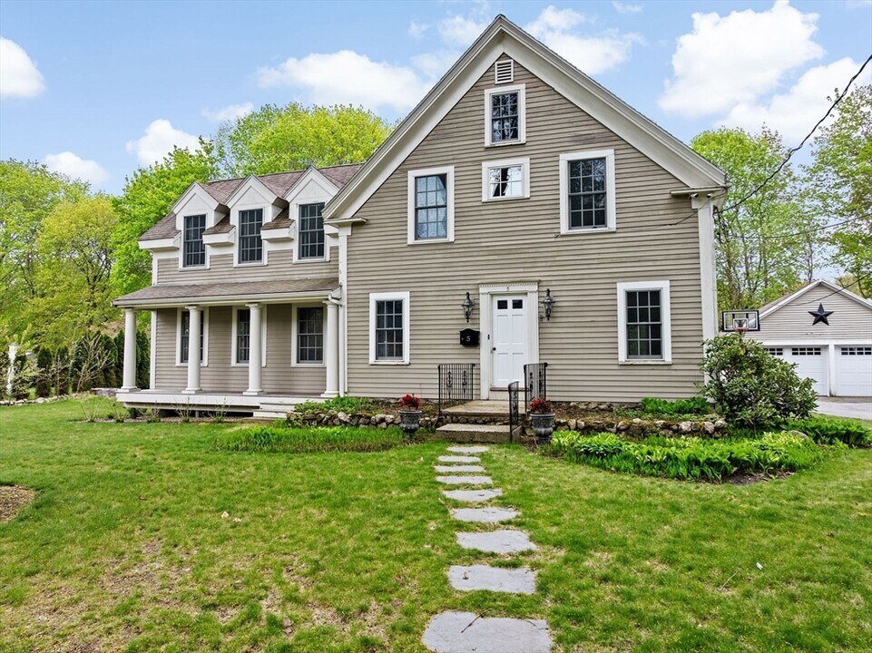 5 Liberty Rd in Hingham, MA - Building Photo