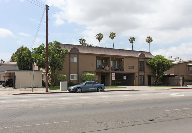 15112 Vanowen St in Van Nuys, CA - Building Photo - Building Photo