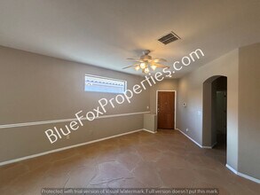 5389 N Willow Thicket Way in Tucson, AZ - Foto de edificio - Building Photo