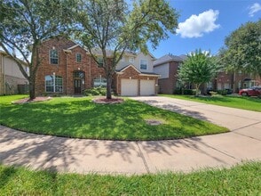 2326 Summer Wind Dr in Sugar Land, TX - Building Photo - Building Photo