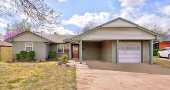 10813 Greystone Ave in The Village, OK - Building Photo
