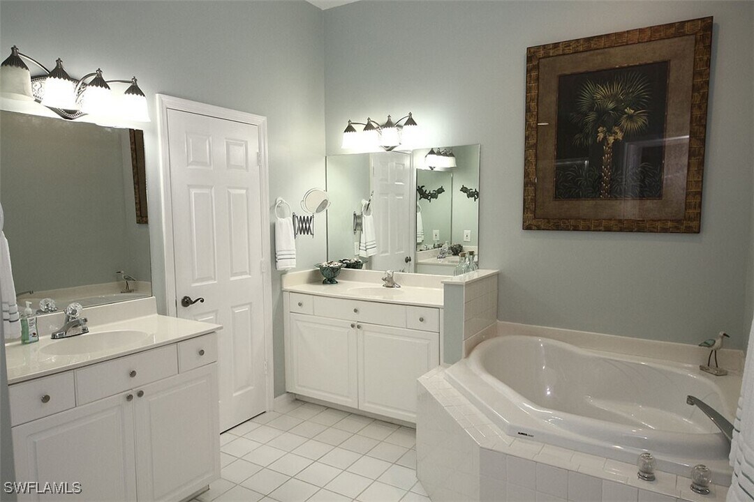 1073 Egrets Walk Cir in Naples, FL - Building Photo