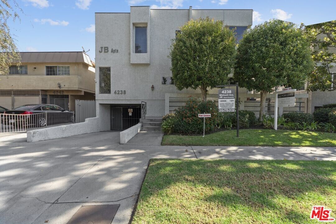 4238 Whitsett Ave in Los Angeles, CA - Building Photo
