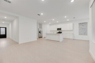 2013 Nokota Pkwy in Providence Village, TX - Foto de edificio - Building Photo